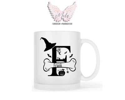 Halloween-Alphabet mit Name - Personalisierte satinierte Glas-Tasse