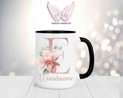 Blumen-Alphabet mit Name - Personalisierte 15oz Keramik-Tasse Schwarz