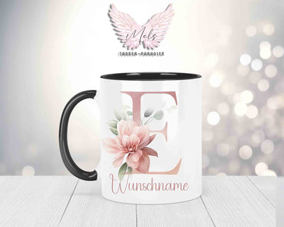 Blumen-Alphabet mit Name - Personalisierte Keramik-Tasse Schwarz