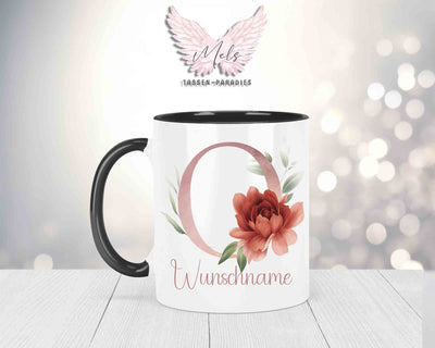Blumen-Alphabet mit Name - Personalisierte Keramik-Tasse Schwarz