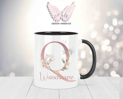 Blumen-Alphabet mit Name - Personalisierte Keramik-Tasse Schwarz