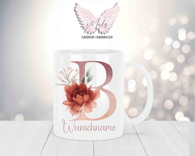 Personalisierte Keramik-Tasse in Weiß-mit Blumen-Alphabet & Namen