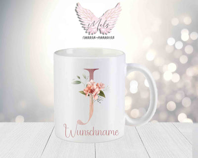 Personalisierte Keramik-Tasse in Weiß-Matt mit Blumen-Alphabet & Namen