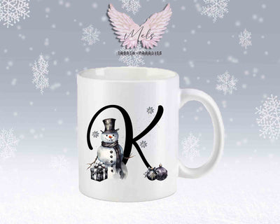 Schneemann Black-Alphabet mit Name - Personalisierte Keramik-Tasse Weiß-Matt