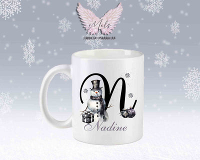 Schneemann Black-Alphabet mit Name - Personalisierte Keramik-Tasse Weiß-Matt